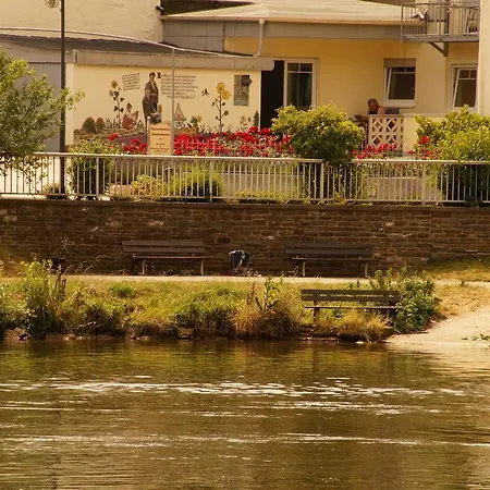 Ferienwohnung Moselstrand شقة *